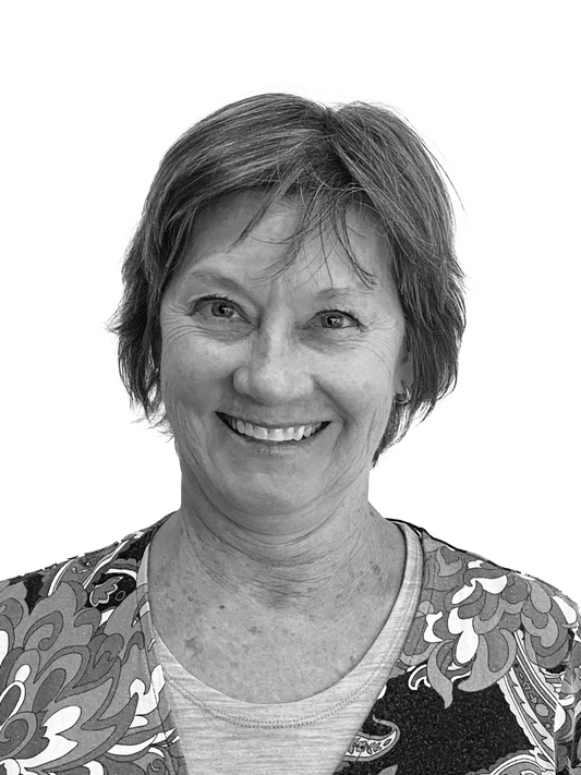 Betsy Seabert : Retail & Distributor Sales